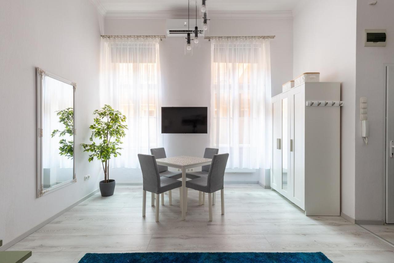 Standard Apartment By Hi5-Relax With Style Studio Budapest Ngoại thất bức ảnh