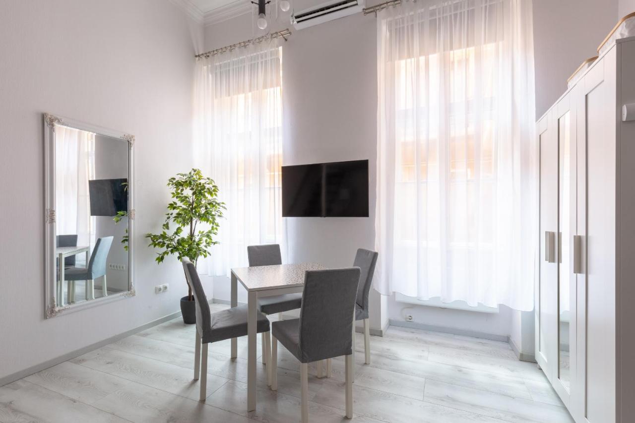 Standard Apartment By Hi5-Relax With Style Studio Budapest Ngoại thất bức ảnh